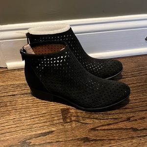 Lucky Brand black booties size 8.5, NWOB